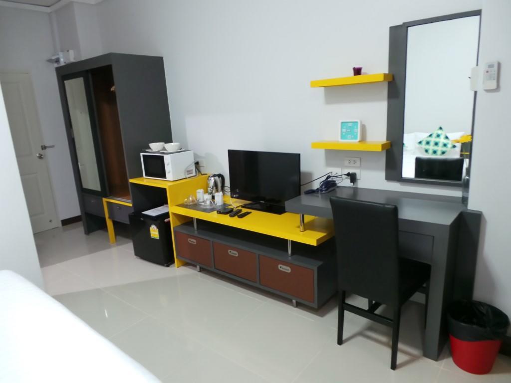 The Icon Service Apartment Si Maha Phot Экстерьер фото