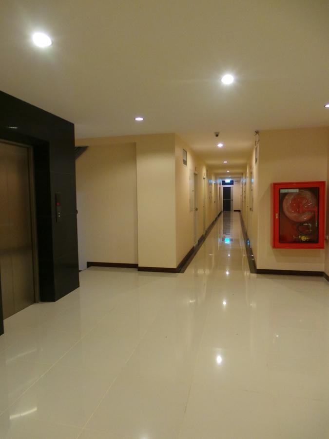 The Icon Service Apartment Si Maha Phot Экстерьер фото
