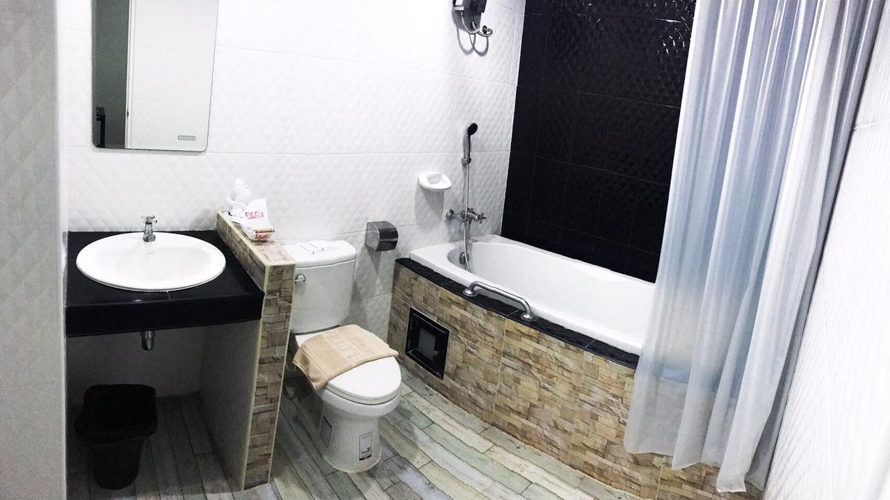 The Icon Service Apartment Si Maha Phot Экстерьер фото